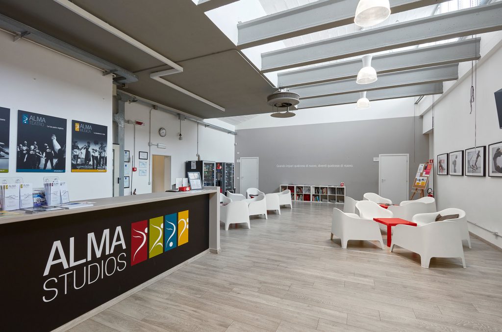 Bancone reception Alma Studios